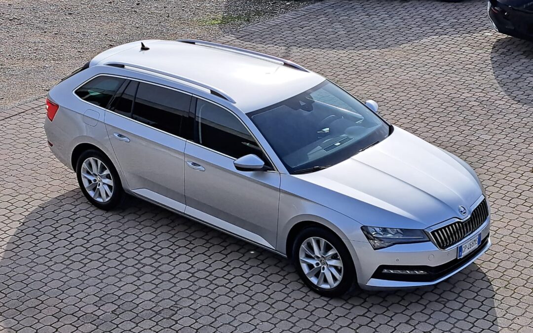 Skoda Superb 2000 TDI EVO SCR 200CV Executive Wagon DSG (GP468MS)