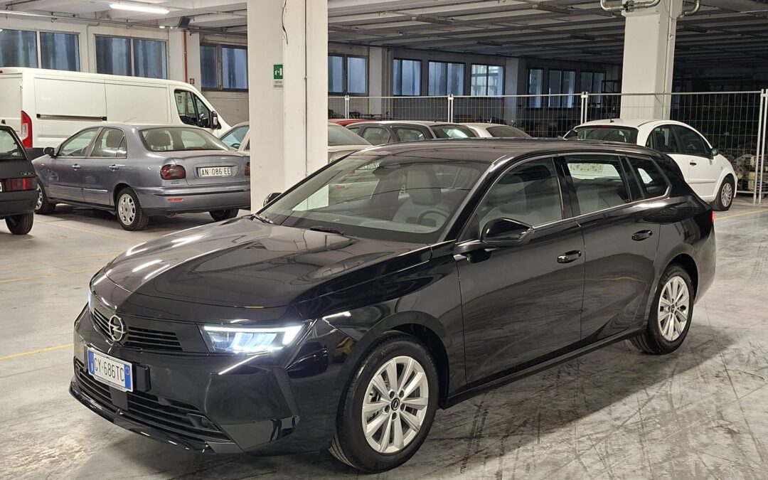 Opel Astra 1200 Turbo 110CV Edition Sports Tourer (GY686TC)