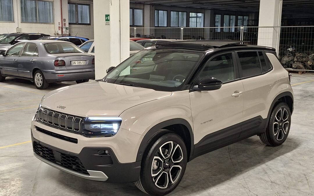 Jeep Avenger 1200 Turbo mhev e-Hybrid 101CV Summit eDCT6 FWD (HA827LY)