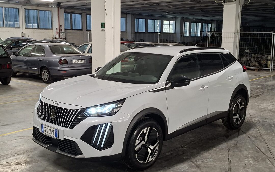 Peugeot 2008 1200 PureTech 101CV Allure (GZ739MF)