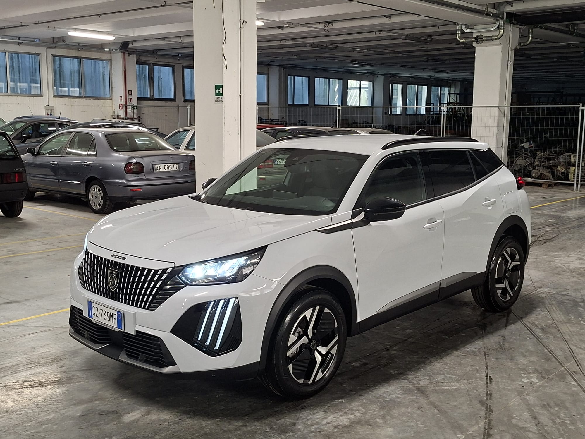 Peugeot 2008 1200 PureTech 101CV Allure (GZ739MF)