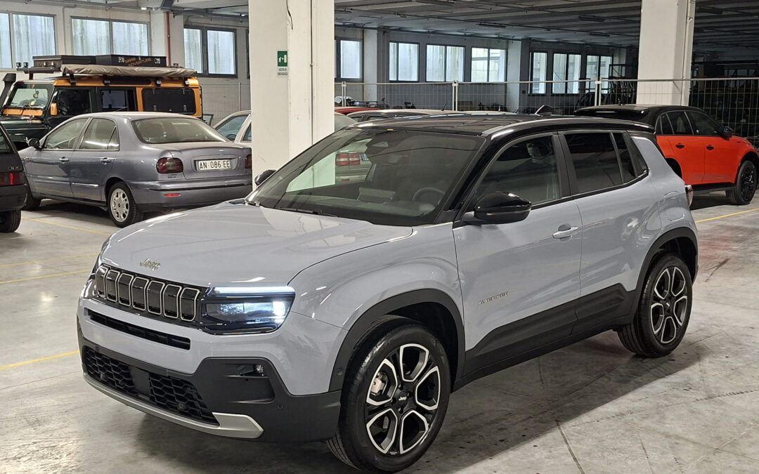 Jeep Avenger 1200 Turbo mhev e-Hybrid 101CV Summit eDCT6 FWD (HD027PM)