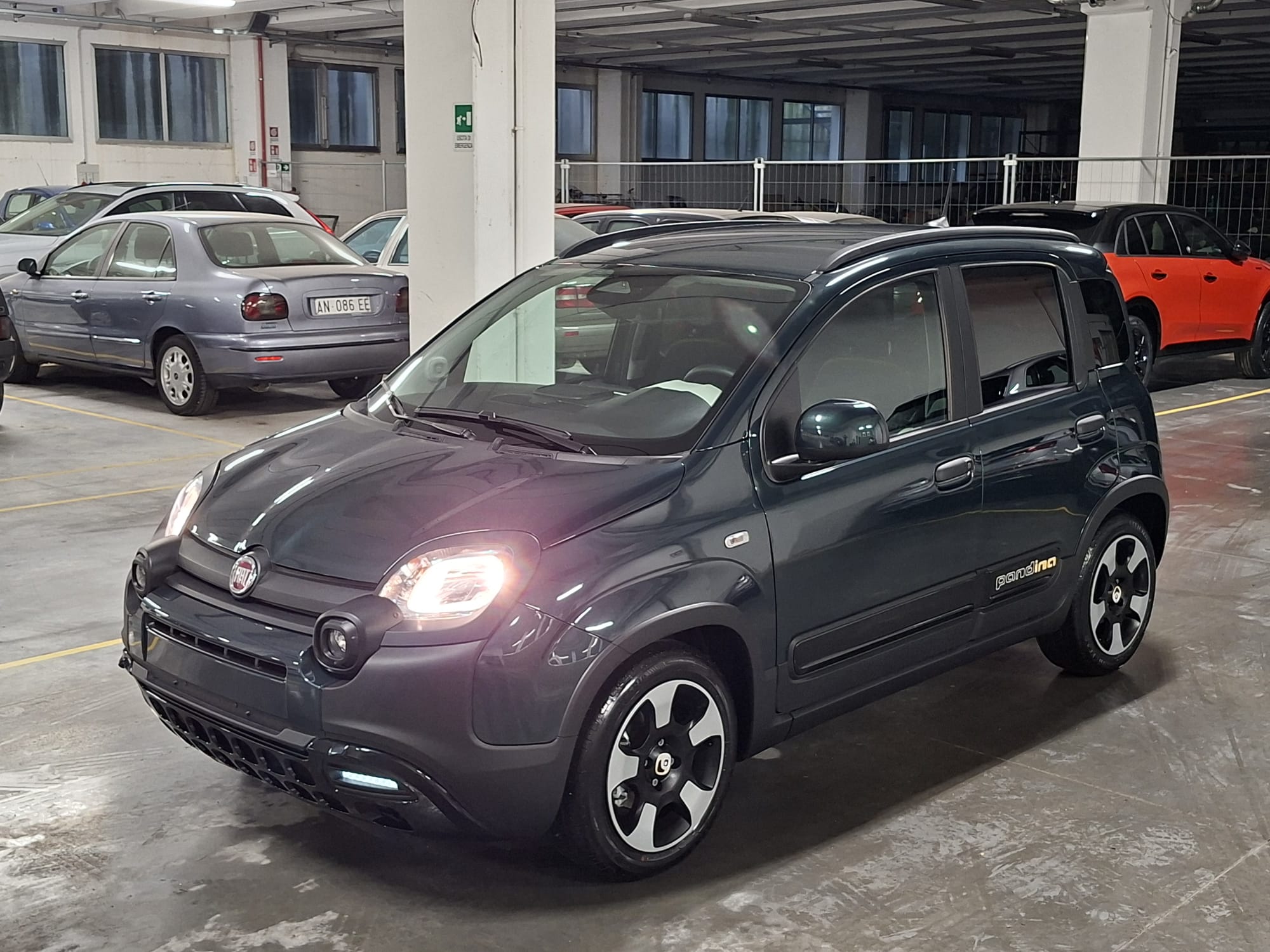 Fiat New Panda Pandina 1000 FireFly Hybrid 65CV Cross 5 Porte (HE764AP)
